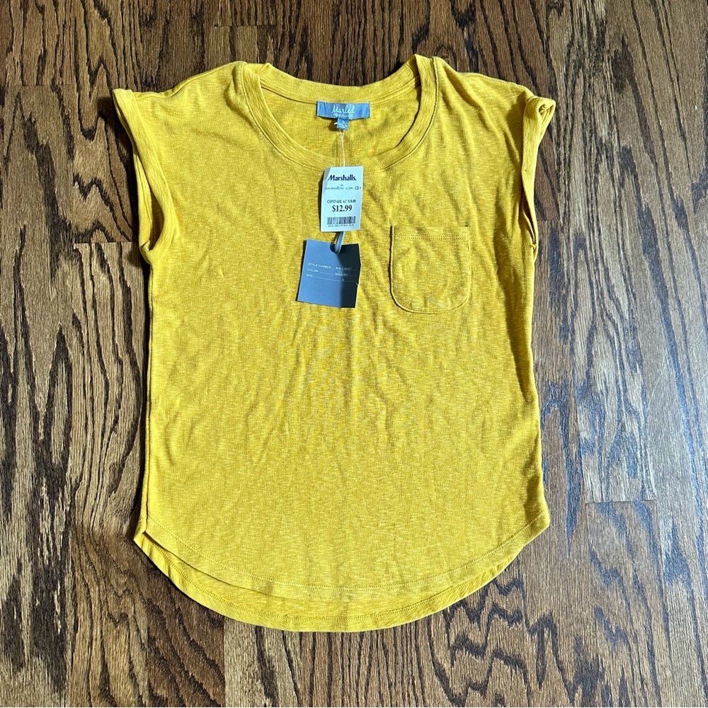 Cute mustard yellow tee